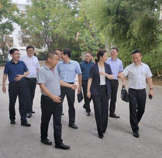 西安镇江市丹徒区区长吕朝霞，区委常委、副区长李庆丰一行与江苏BG大游集团新能源（集团）有限公司总经理郑海青调研考察南京平欧空调设备有限公司